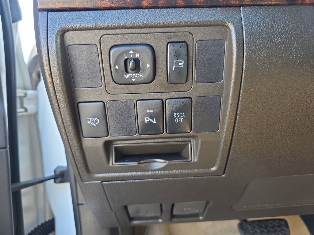 Used 2011 Toyota Land Cruiser w/ Upgrade Pkg AWD/4WD image 42