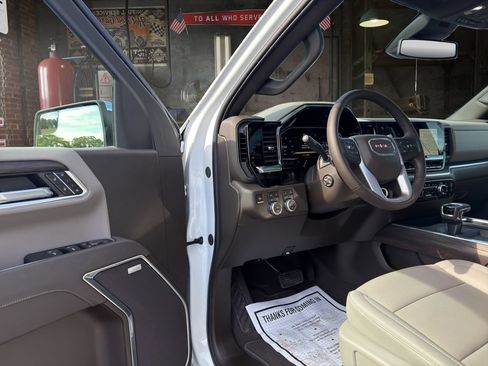 Certified 2026 GMC Sierra 1500 SLT w/ SLT Convenience Package AWD/4WD image 16