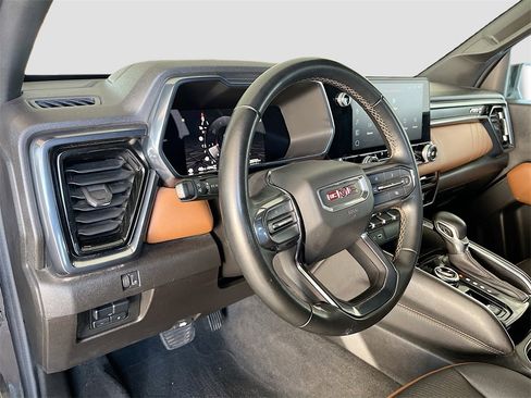 Used 2023 GMC Canyon AT4 image 9