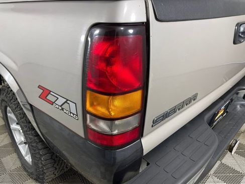 Used 2004 GMC Sierra 1500 SLE w/ Light Duty Power Package AWD/4WD image 16