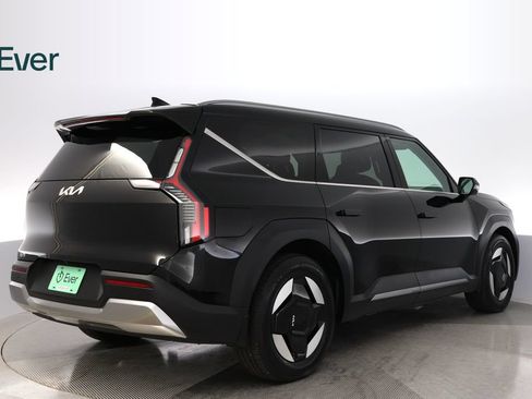 Used 2024 Kia EV9 Wind AWD/4WD image 3