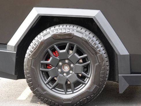 Used 2024 Tesla Cybertruck AWD Crew Cab image 59