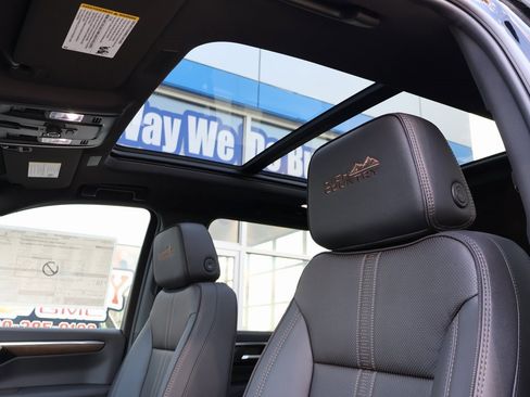 New 2025 Chevrolet Suburban High Country image 27