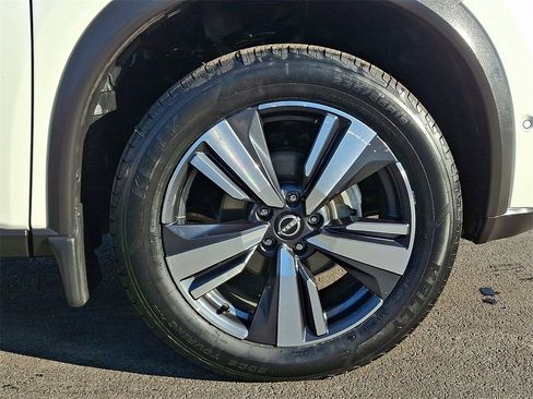 Used 2023 Nissan Rogue SL w/ SL Premium Package image 9