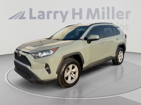 Used 2021 Toyota RAV4 XLE w/ Convenience Package FWD image 1