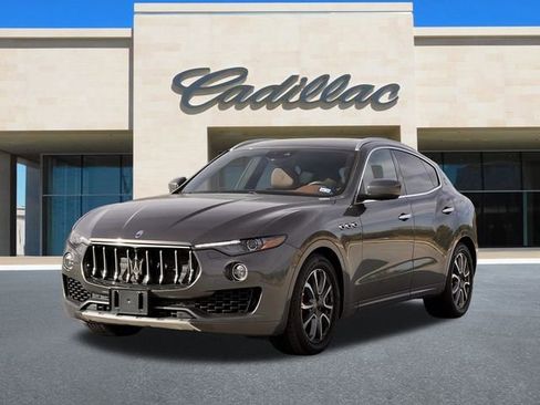 Used 2017 Maserati Levante w/ Luxury Package image 8