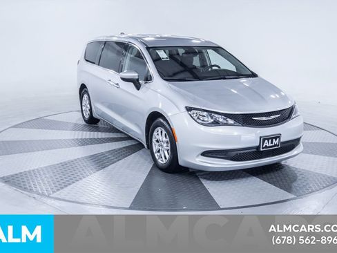 Used 2023 Chrysler Voyager LX FWD image 11