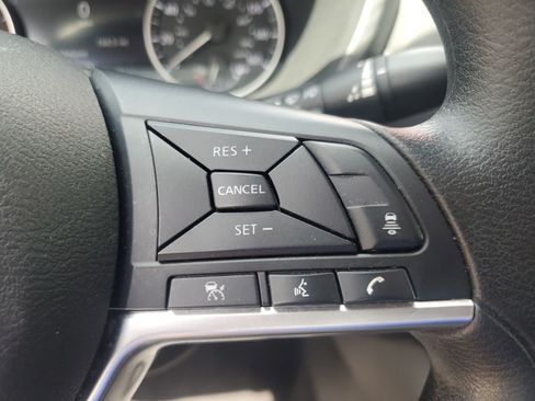 Used 2025 Nissan Sentra SV FWD image 18