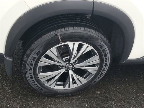 Used 2023 Nissan Rogue SV image 5