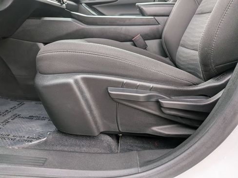 Used 2025 Chevrolet Equinox LT FWD image 14