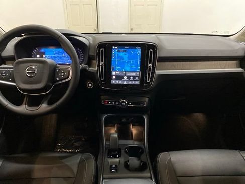 Used 2025 Volvo XC40 B5 Core AWD/4WD image 14