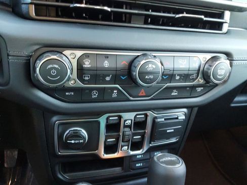 New 2025 Jeep Gladiator Sport AWD/4WD image 36
