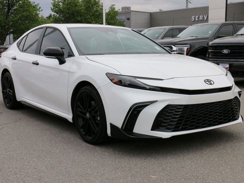 Used 2026 Toyota Camry XLE w/ Convenience Package image 4