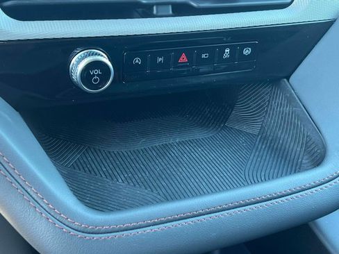 Used 2026 Ford Explorer Active AWD/4WD image 38