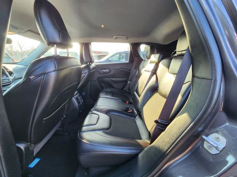 Used 2019 Jeep Cherokee Trailhawk w/ Cold Weather Group AWD/4WD image 19