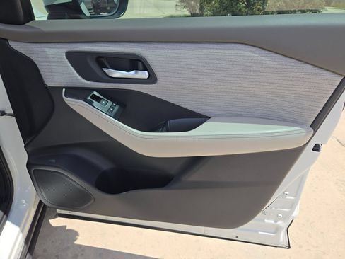 Used 2023 Nissan Rogue SV FWD image 29