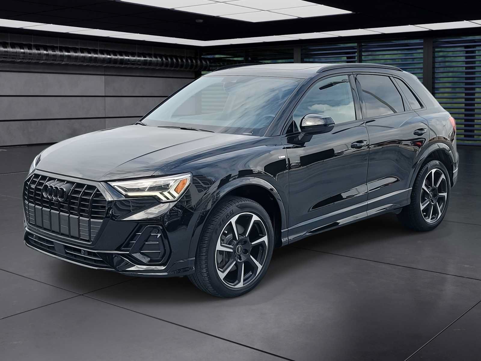 Certified 2025 Audi Q3 2.0T Premium Plus w/ Premium Plus Package AWD/4WD image 1