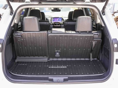 Certified 2026 Toyota Highlander Limited AWD/4WD image 32