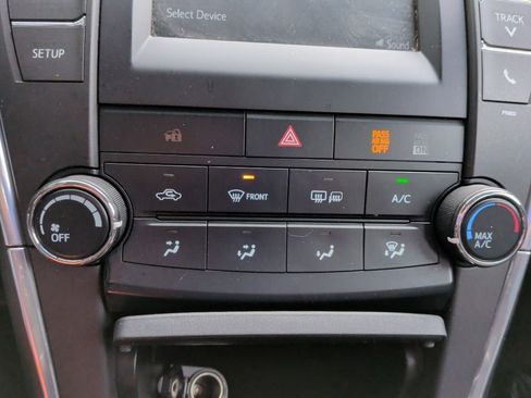 Used 2015 Toyota Camry SE image 17