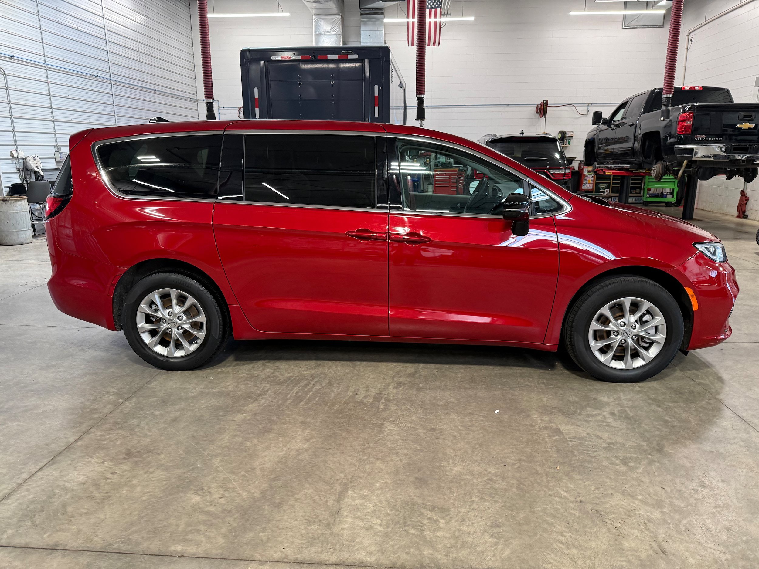 Certified 2024 Chrysler Pacifica Touring-L AWD/4WD image 5