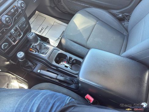 Used 2020 Jeep Wrangler Unlimited Sport S image 21