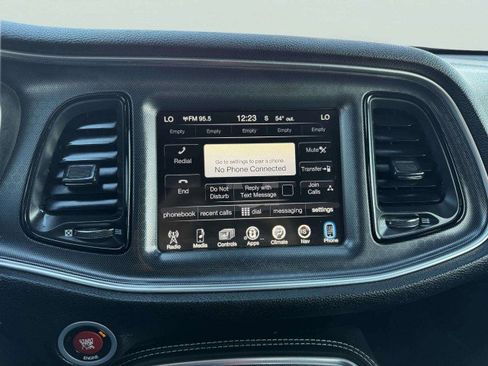 Used 2015 Dodge Challenger SRT image 31