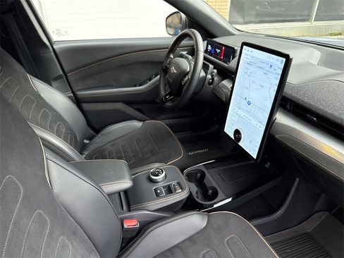 Used 2022 Ford Mustang Mach-E GT image 28