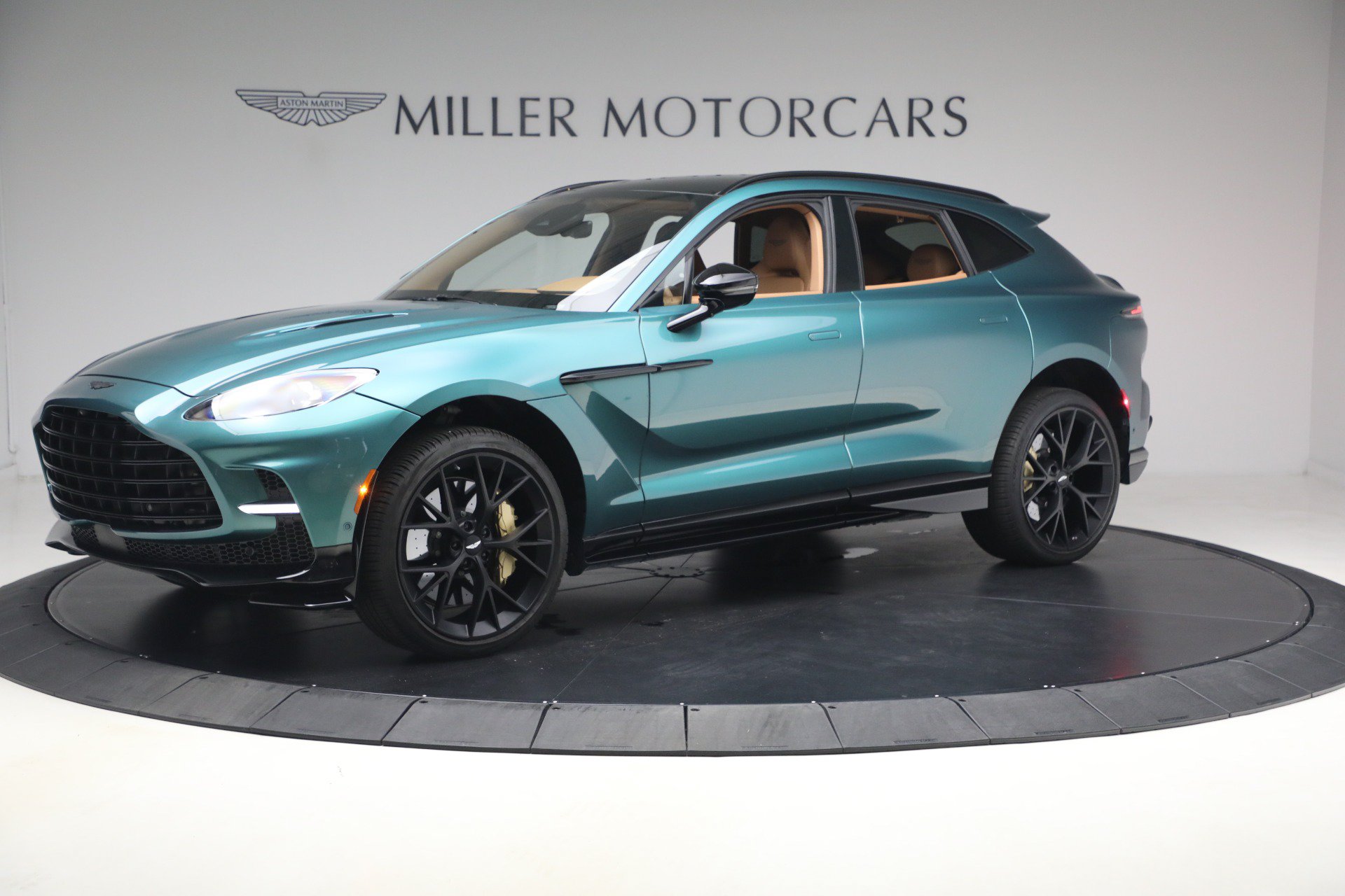 Used 2025 Aston Martin DBX 707 AWD/4WD image 2