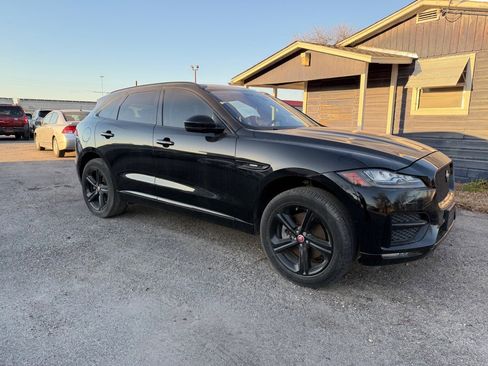 Used 2017 Jaguar F-PACE R-Sport image 3