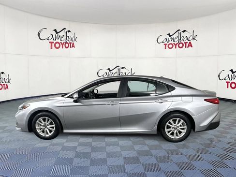 Used 2025 Toyota Camry LE image 4