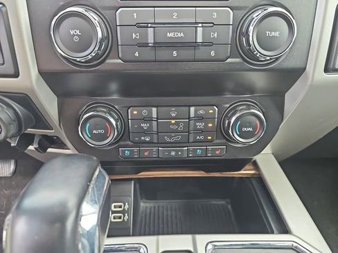 Used 2019 Ford F150 Lariat image 27