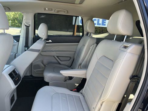 Used 2023 Volkswagen Atlas SEL Premium image 14