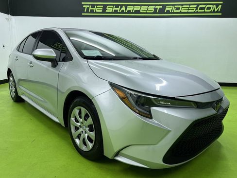 Used 2021 Toyota Corolla LE FWD image 2