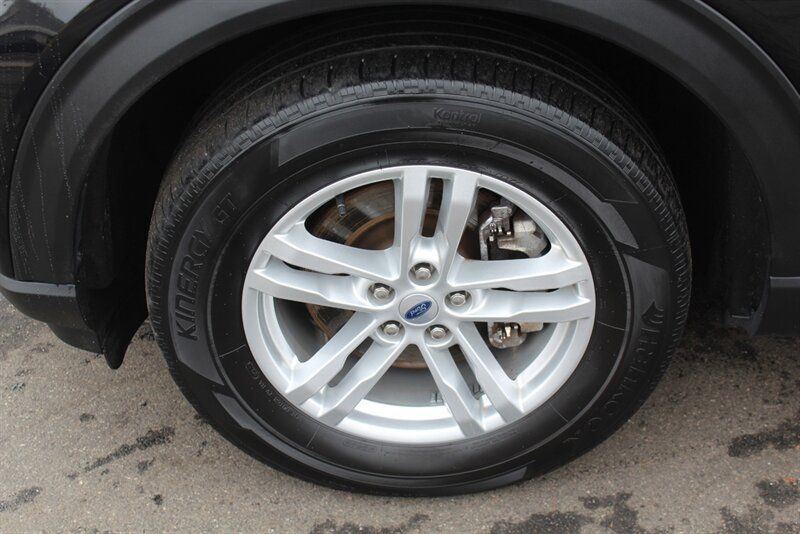 Used 2023 Ford Explorer XLT w/ Equipment Group 202A AWD/4WD image 27