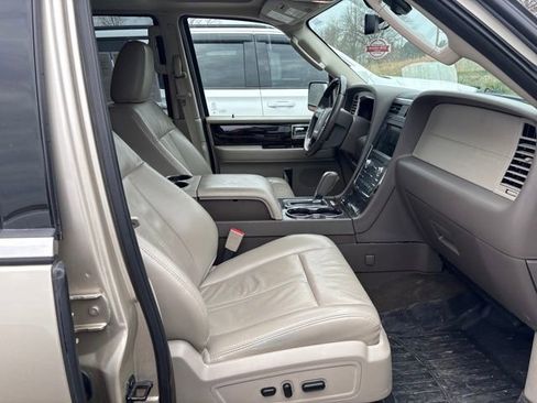 Used 2017 Lincoln Navigator L Select image 7