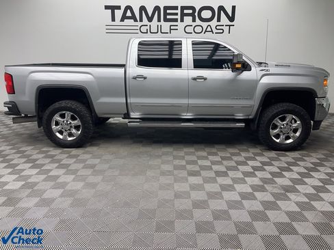 Used 2017 GMC Sierra 2500 SLT w/ Duramax Plus Package image 4