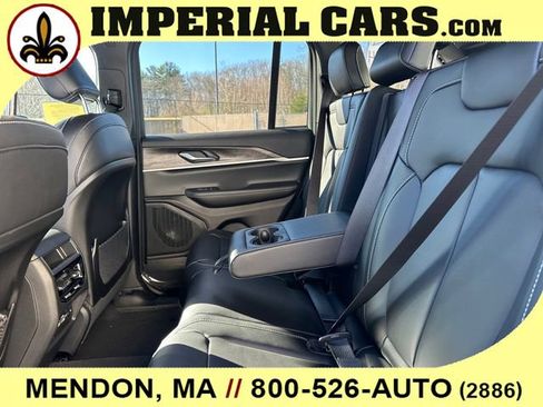 New 2025 Jeep Grand Cherokee Limited w/ Black Appearance Package AWD/4WD image 17