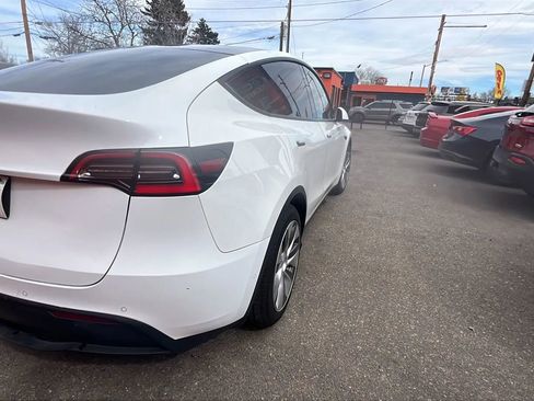 Used 2020 Tesla Model Y Long Range image 5
