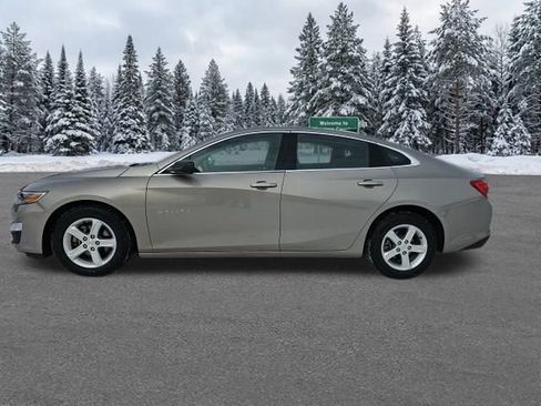 Used 2022 Chevrolet Malibu LS image 2