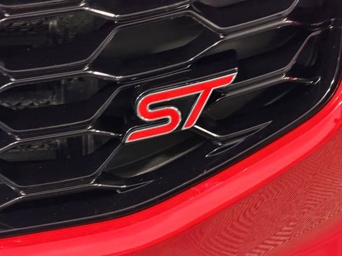 Used 2025 Ford Explorer ST image 12