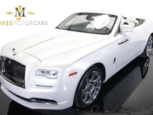 Used 2017 Rolls-Royce Dawn image 22