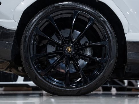 Used 2022 Lamborghini Urus AWD/4WD image 49