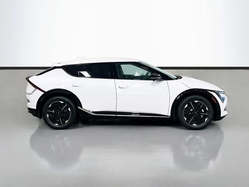 New 2026 Kia EV6 Wind RWD image 8