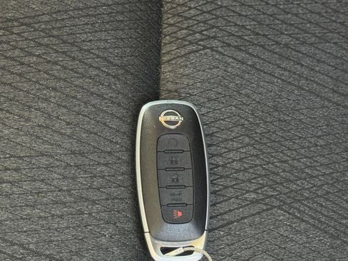 Used 2025 Nissan Rogue SV AWD/4WD image 27