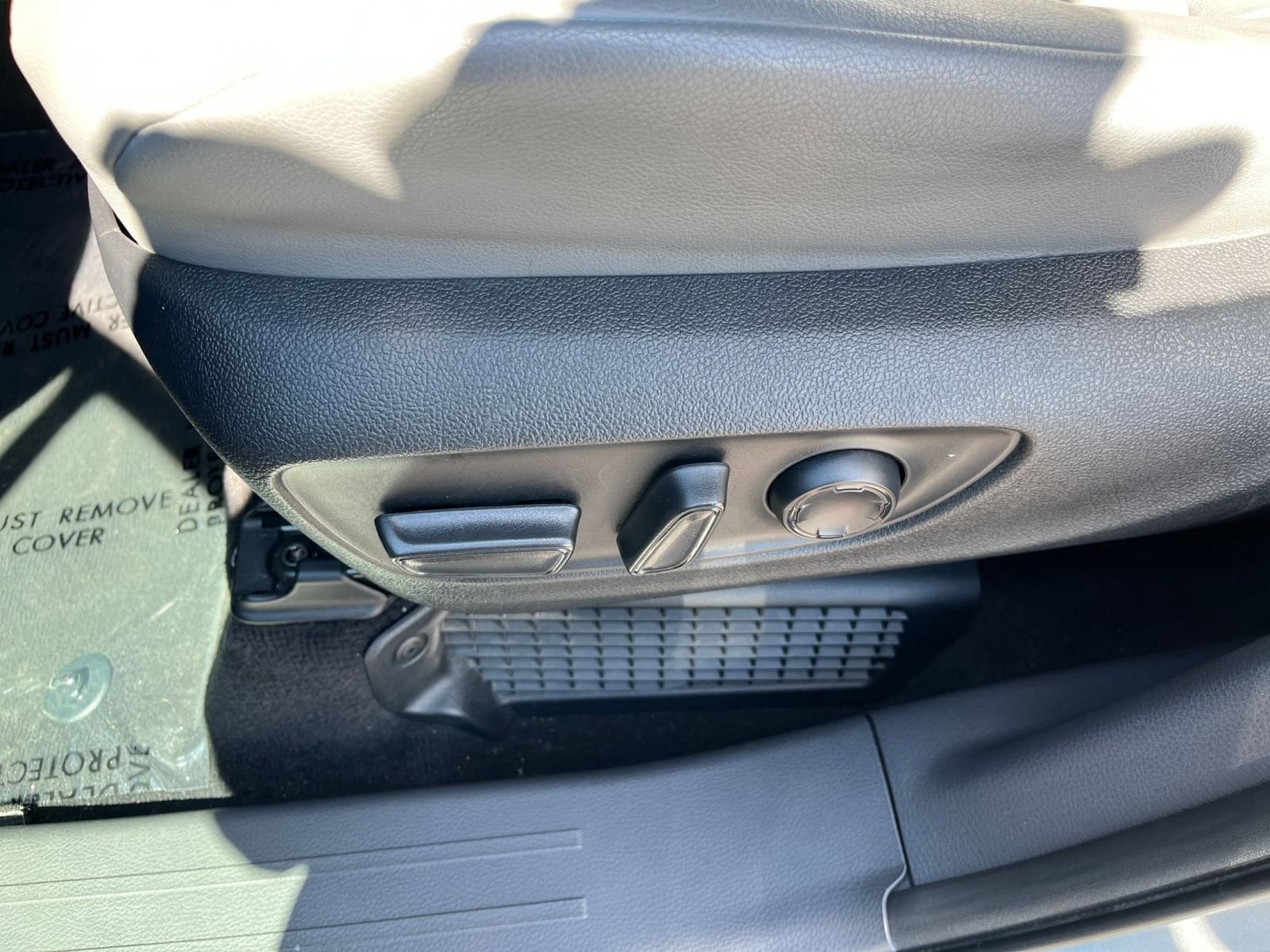 Used 2023 Toyota Sienna XLE FWD image 21