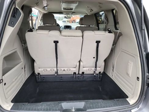 Used 2013 Chrysler Town & Country Touring image 24