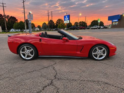 Used 2006 Chevrolet Corvette Convertible w/ Preferred Equipment Group RWD image 30