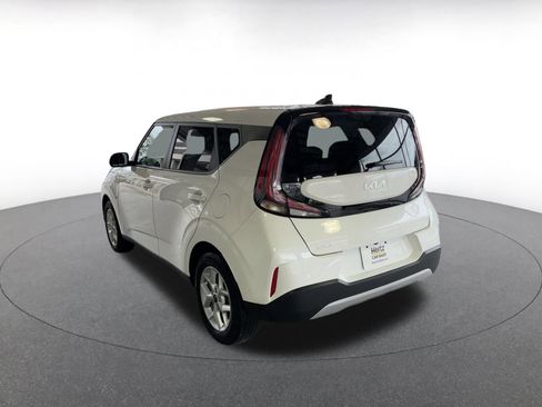 Used 2025 Kia Soul LX w/ LX Technology Package image 11