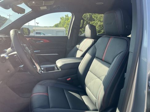 New 2026 Chevrolet Traverse RS w/ LPO, Floor Liner Package FWD image 14