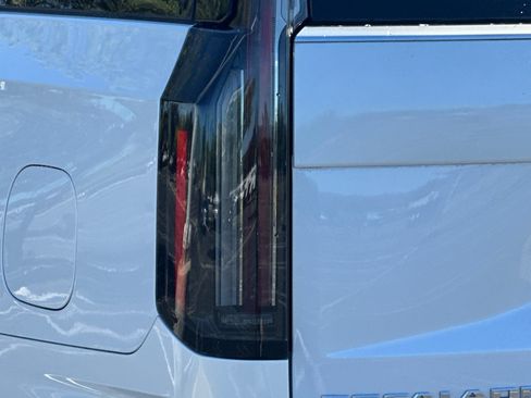 Certified 2025 Cadillac Escalade ESV Premium Luxury Platinum AWD/4WD image 48